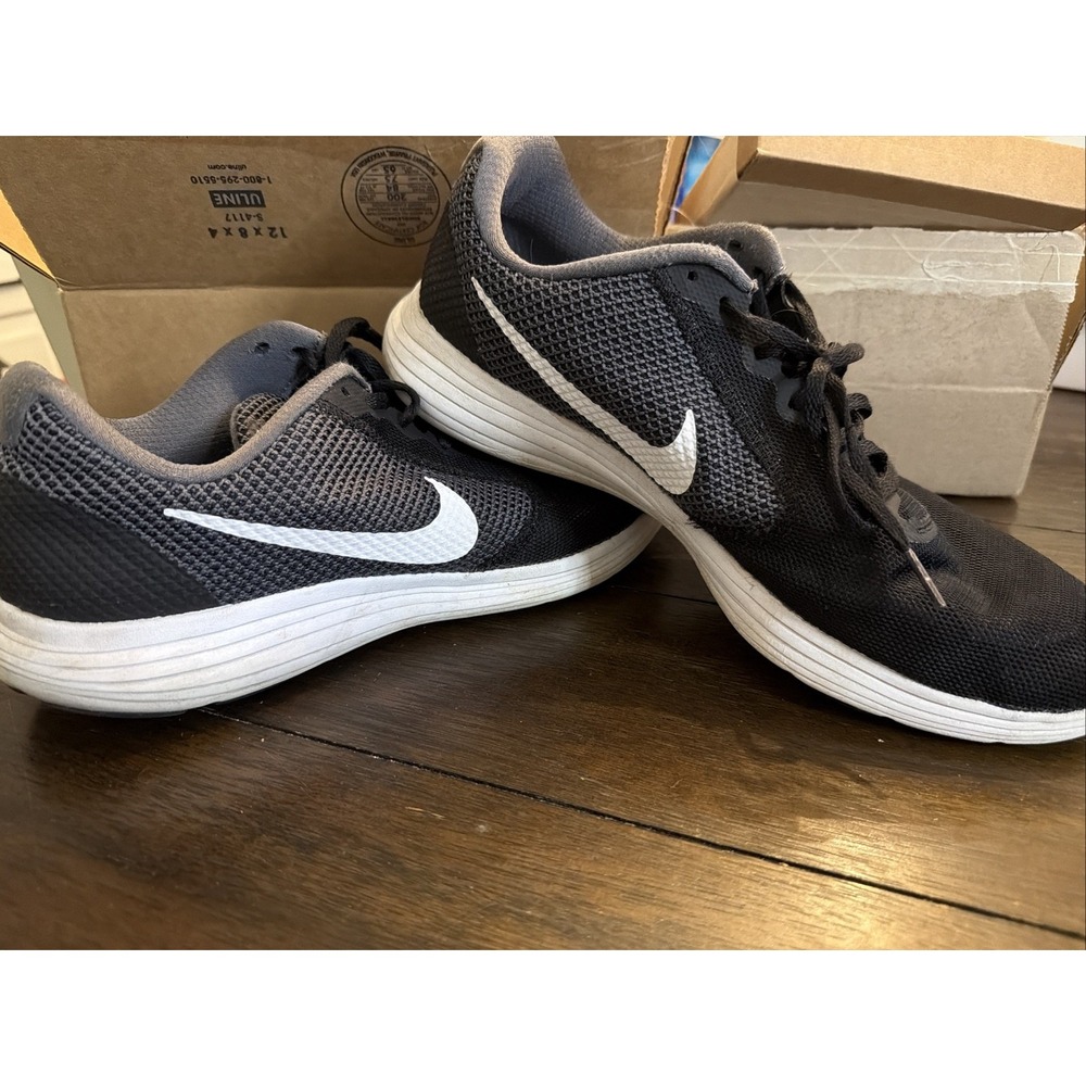 Nike Revolution 3 sneakers in black and White Shoes Size 12
